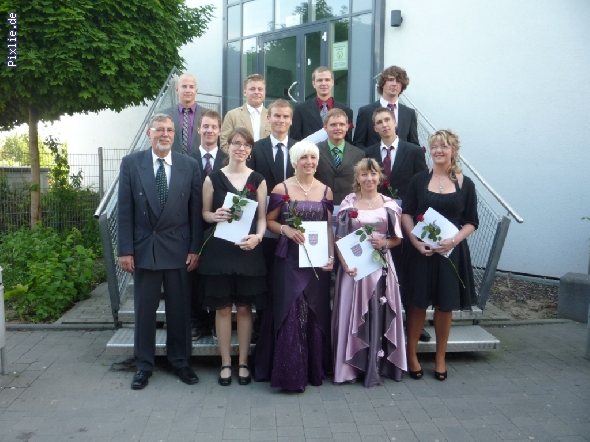 http://www.beruflichesgymnasium.de/pixlie/cache/vs_Abiturzeugnisse 2010_P1060239.JPG